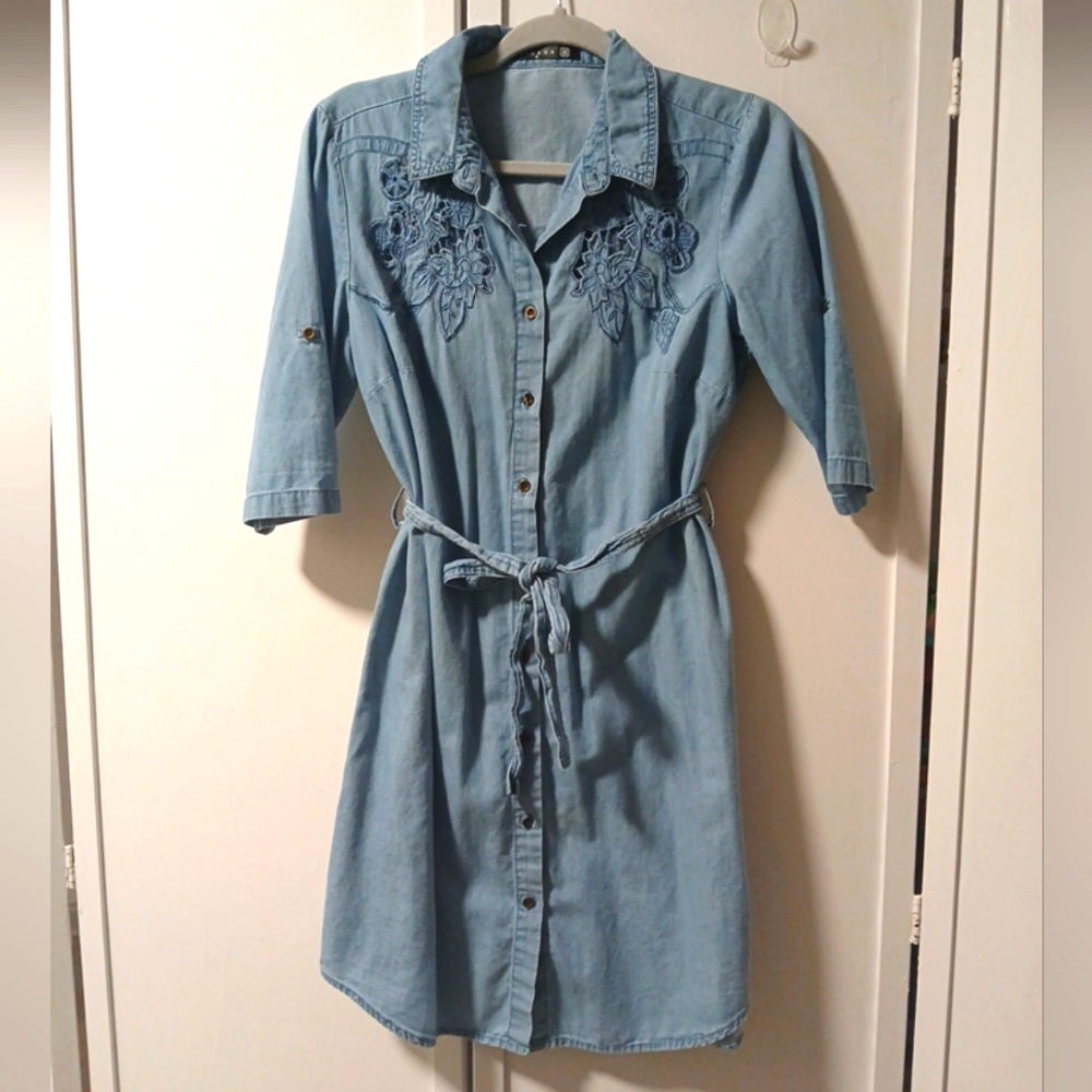 Cirana Dress Button Up Roll Tab /Short Sleeves Size M